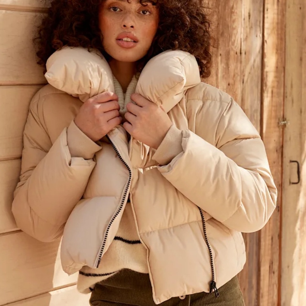 Lulus Winter Dreams Beige Quilted Cropped Puffer Jacket